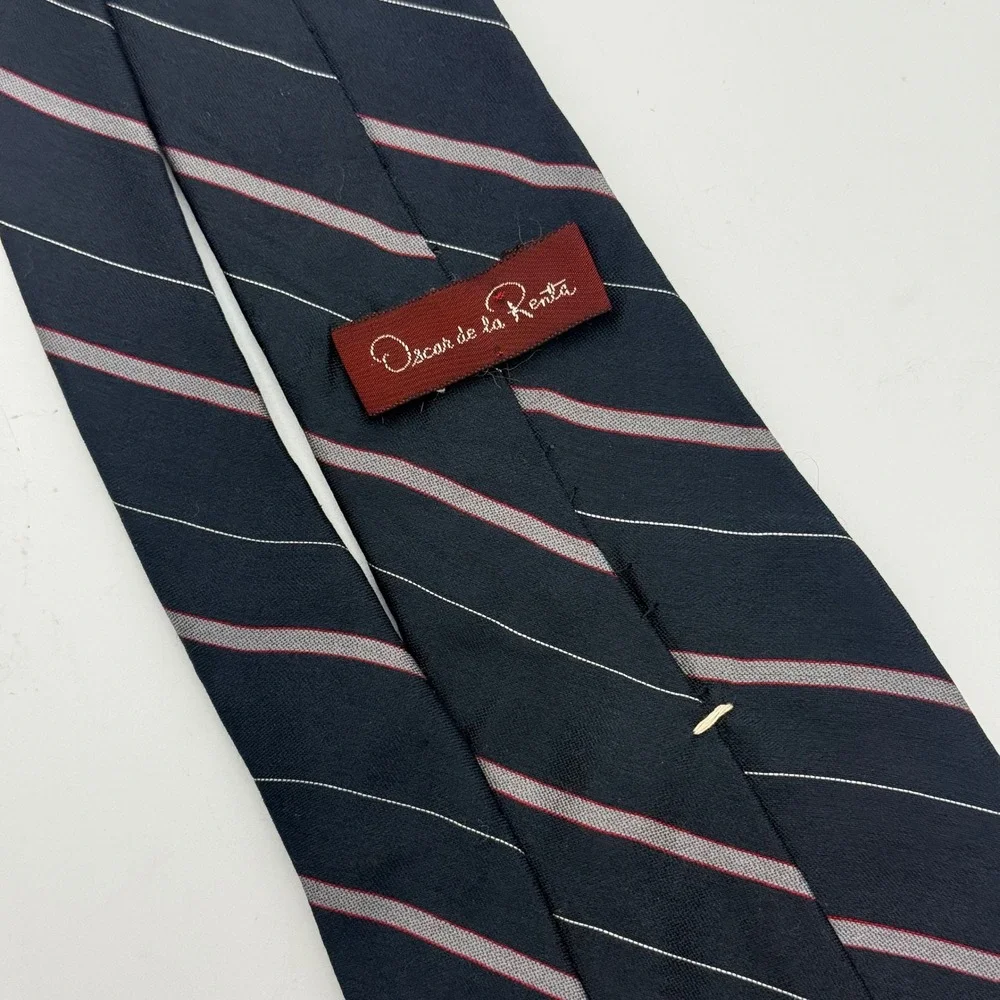 Oscar de la Renta Mens Striped Necktie Black Gray‎ Red Silk Blend 3.125 width